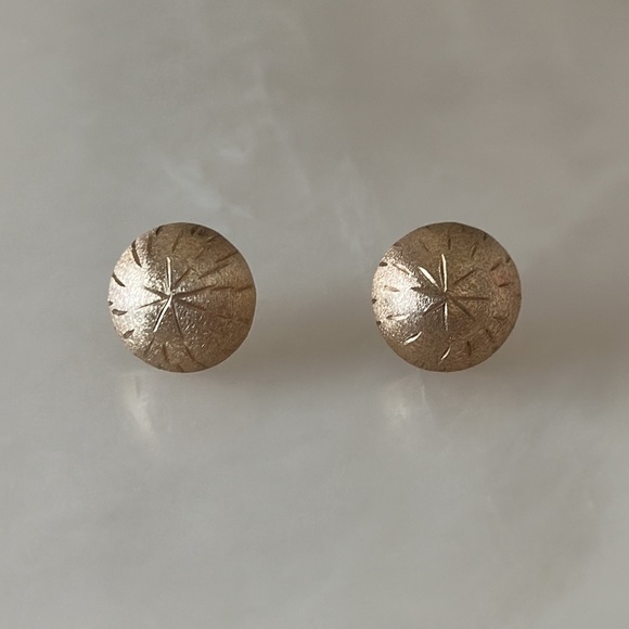 Jewelry - 14k Solid Brushed Gold Sand Dollar Stud Earrings